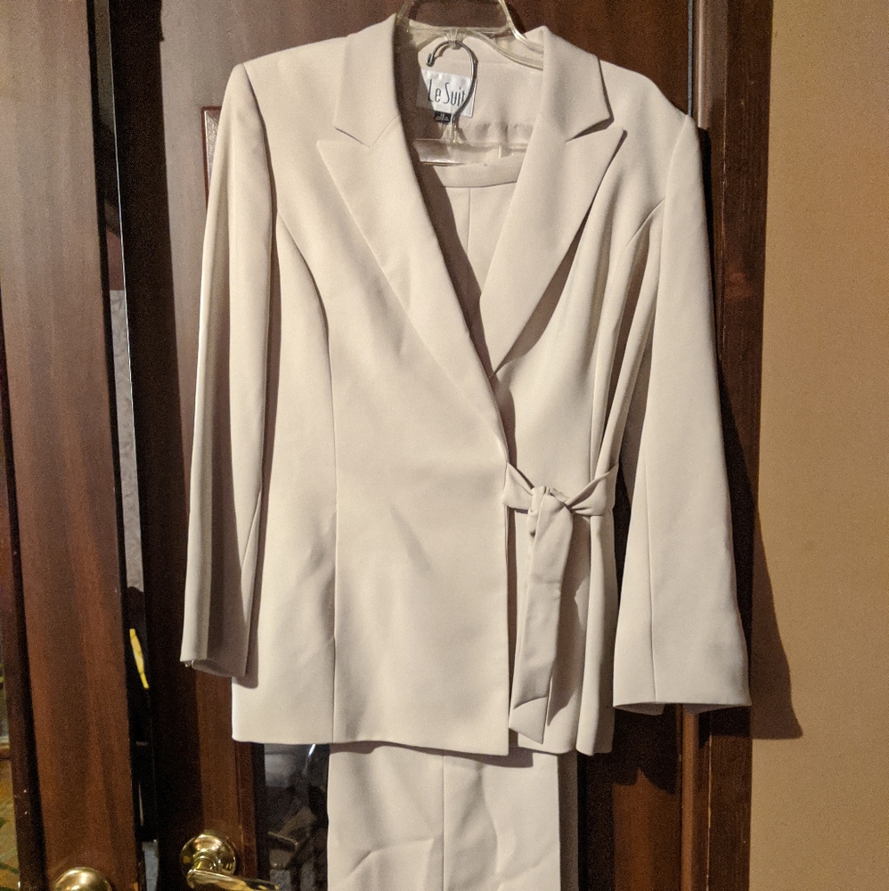 Women pants suit